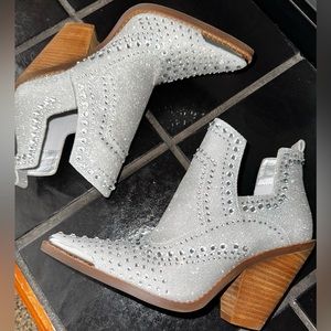 New gianni bini booties